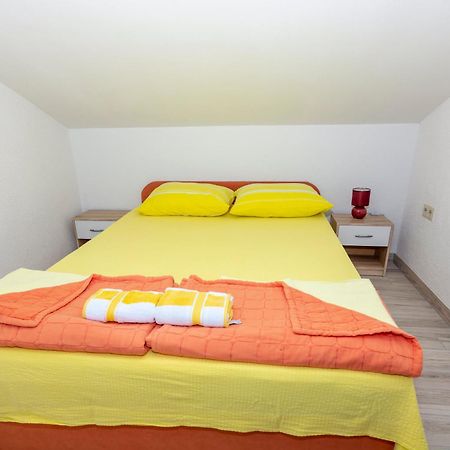 Apartmani Filip Pag Town Esterno foto