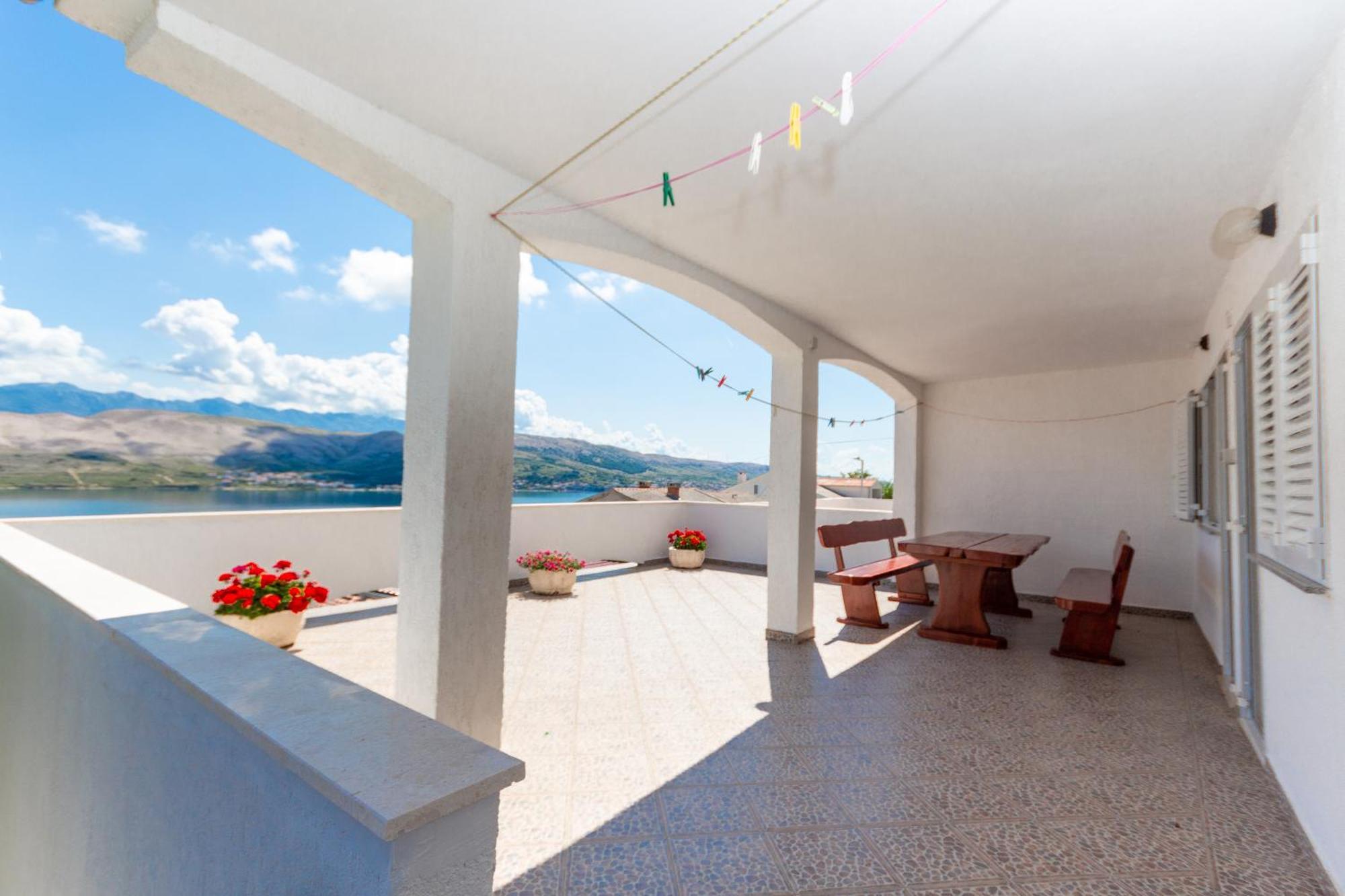 Apartmani Filip Pag Town Esterno foto