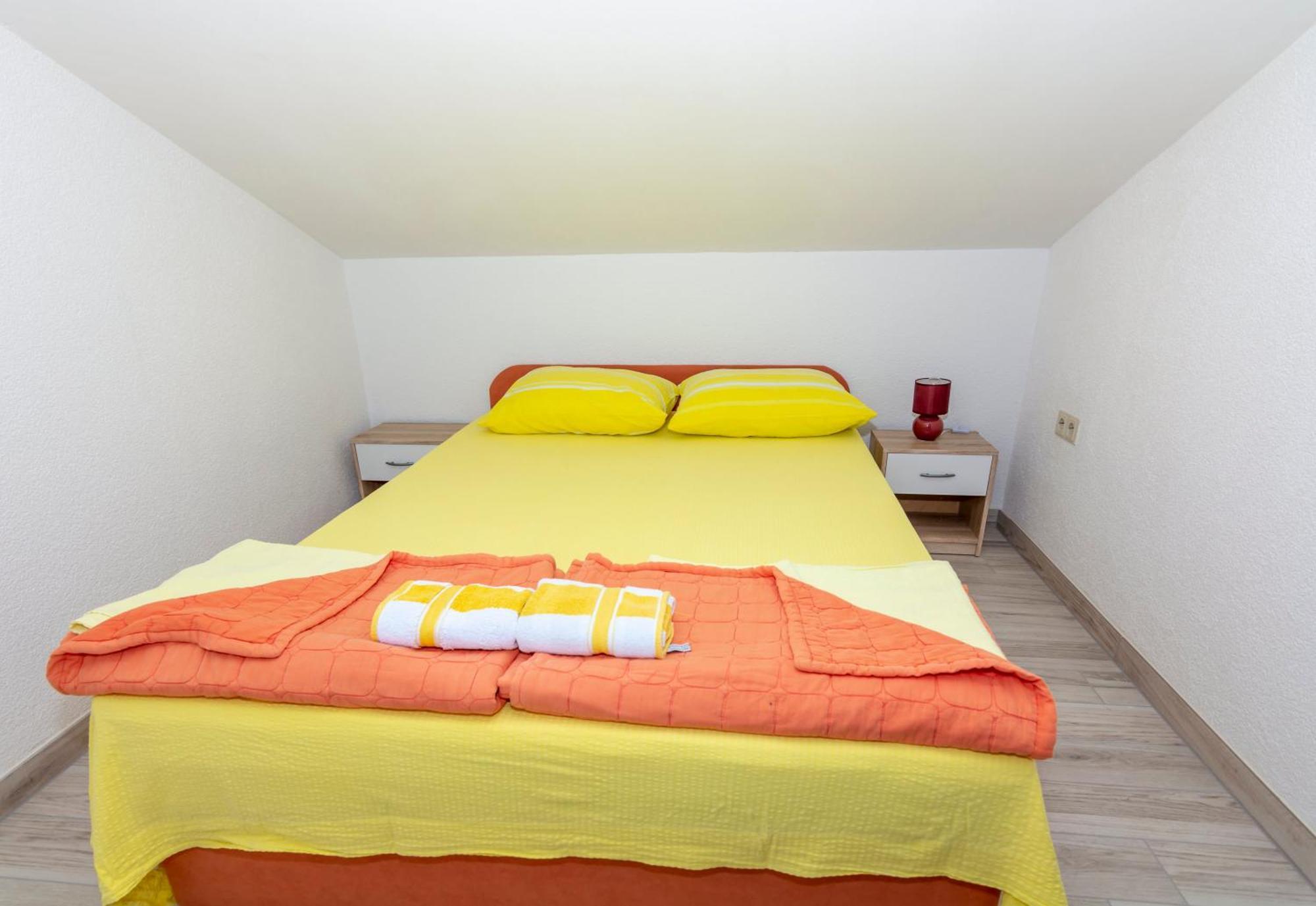 Apartmani Filip Pag Town Esterno foto