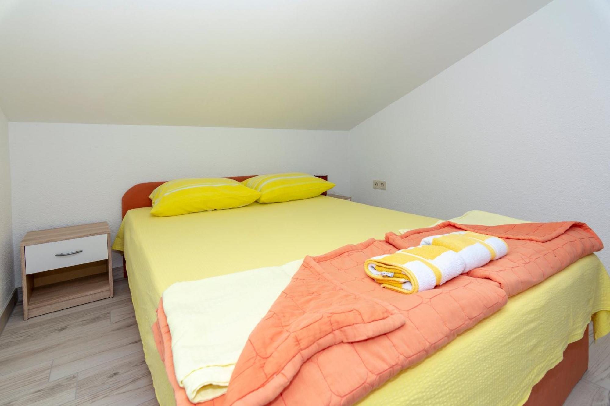 Apartmani Filip Pag Town Esterno foto