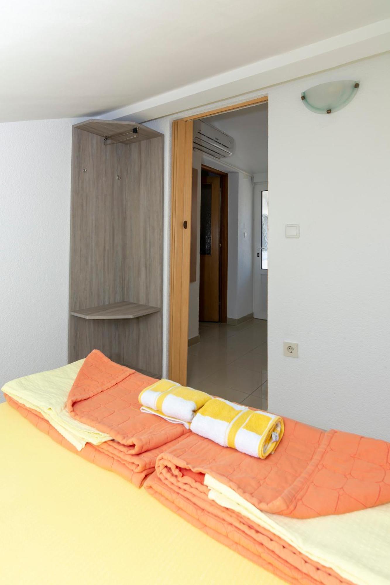 Apartmani Filip Pag Town Esterno foto