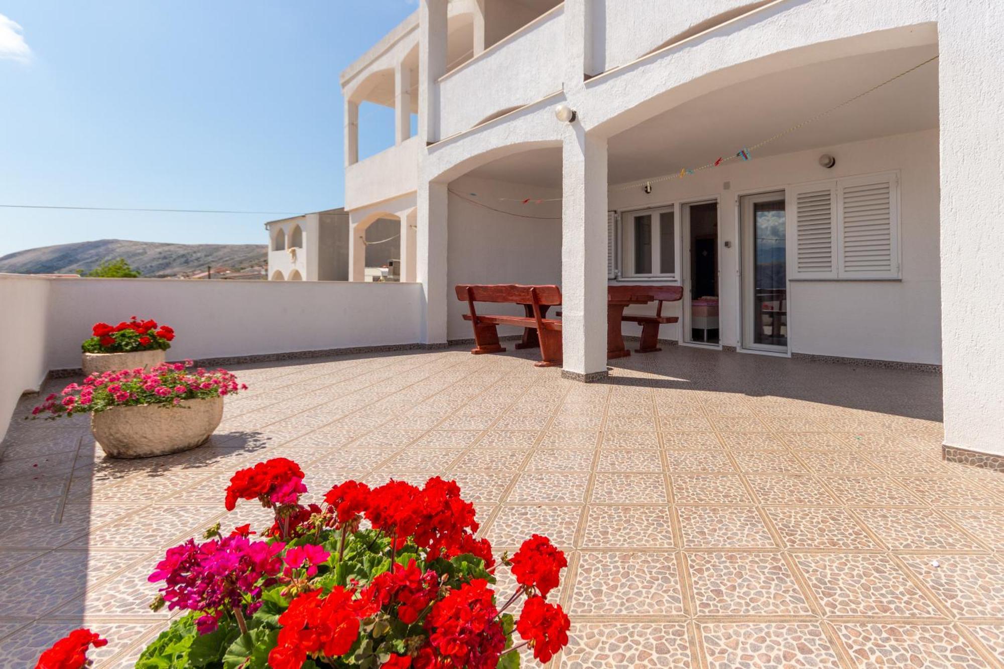 Apartmani Filip Pag Town Esterno foto